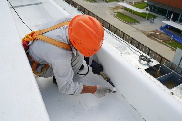welding-on-roof_medium_banner-600x400